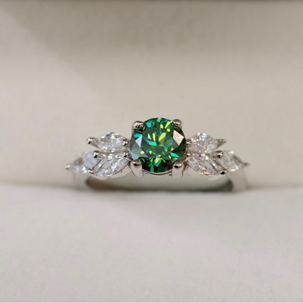 GRA Certified Green Moissanite 1CT Round Brilliant multiple stone Ring open size - Picture 2 of 4